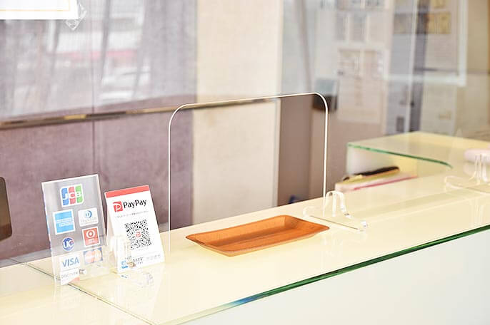 受付のアクリル板について